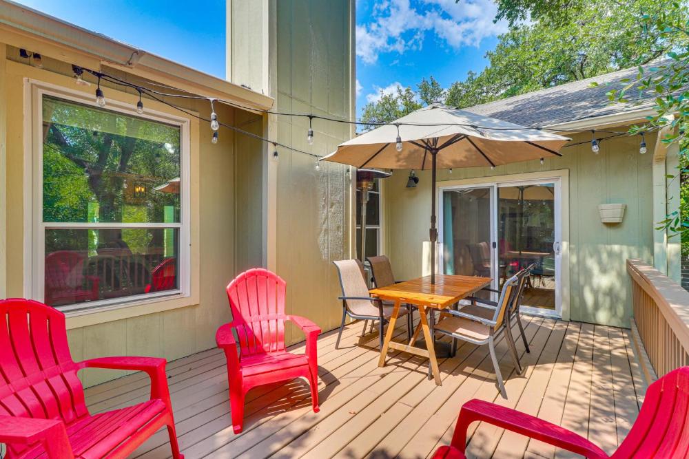 Deck and Greenbelt Access Lovely Austin Home